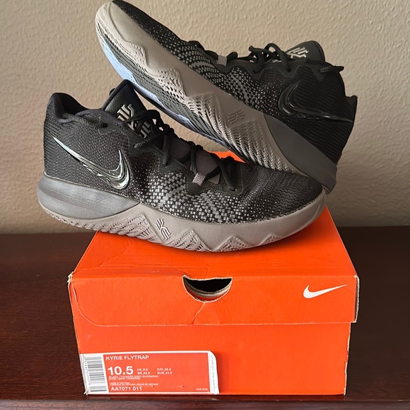 Black Kyrie Flytrap 1. Size 10.5 - Picture 1 of 5